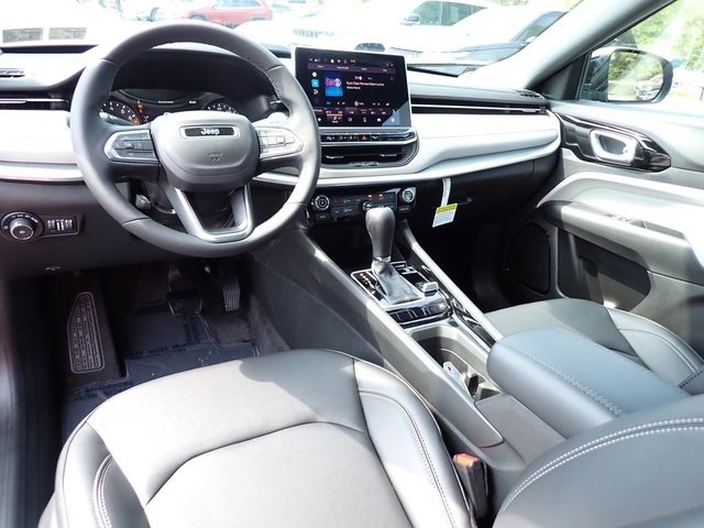 New 2025 Jeep Compass Limited image 15