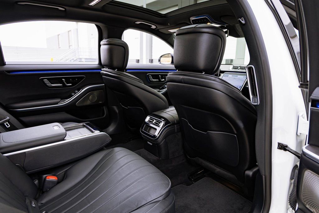 Used 2022 Mercedes-Benz S 580 4MATIC Sedan w/ AMG Line Package image 27