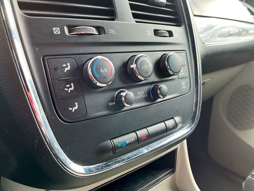 Used 2017 Dodge Grand Caravan SXT FWD image 15