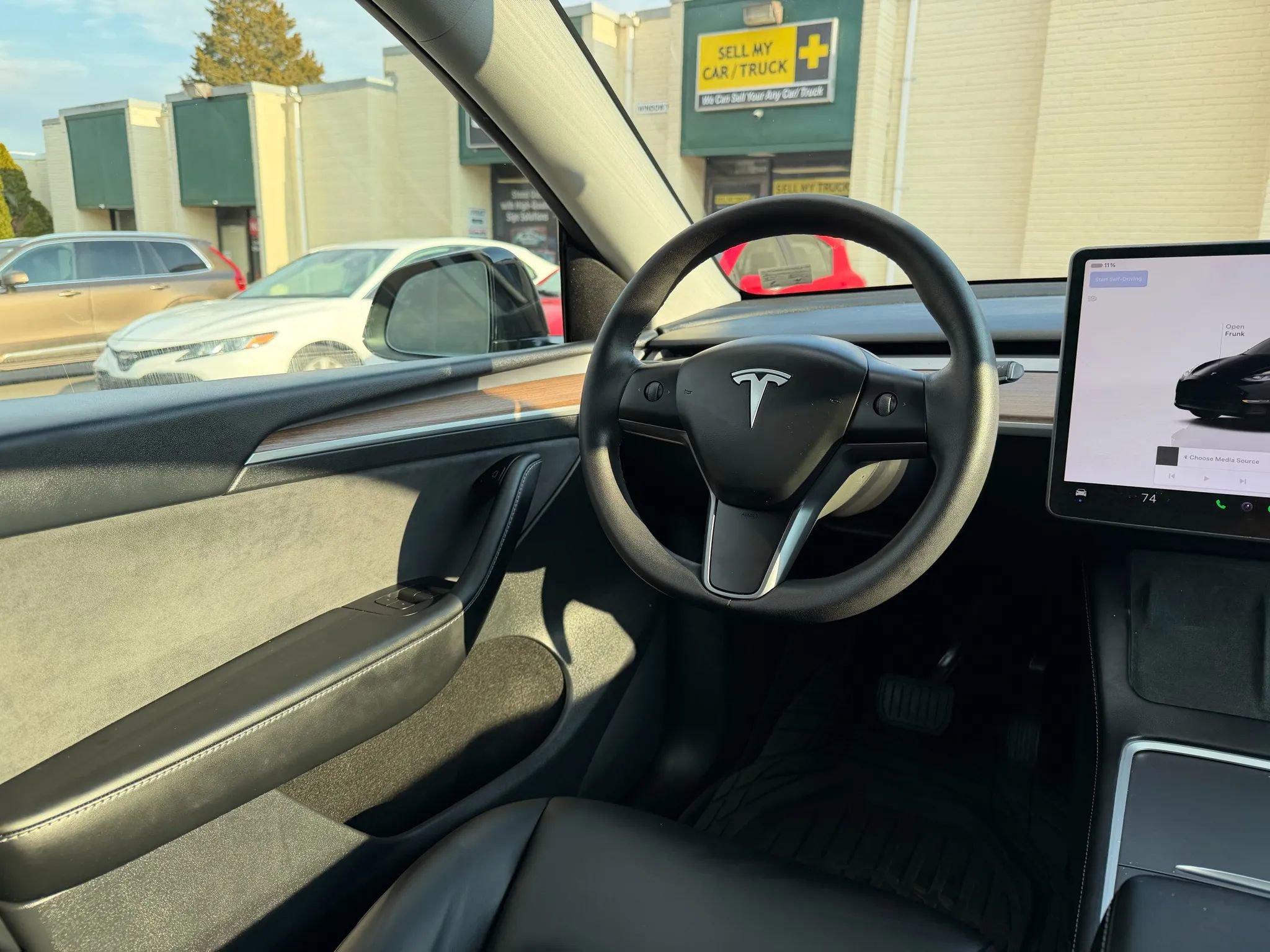 Used 2025 Tesla Model Y Long Range image 24