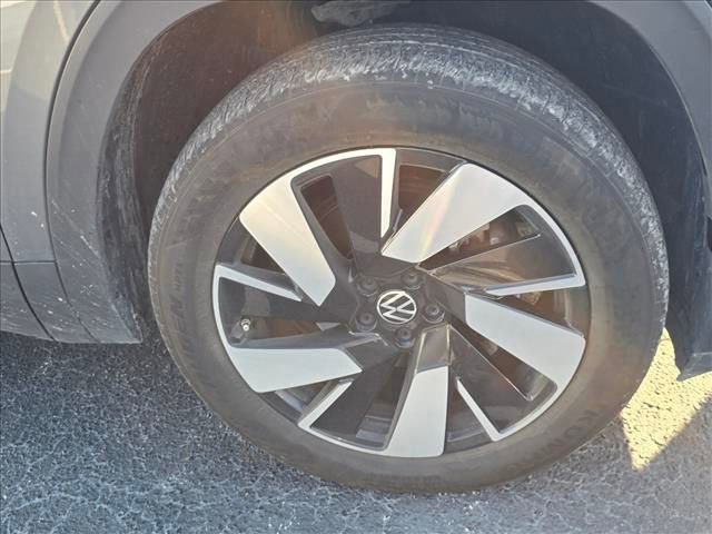 Used 2025 Volkswagen Atlas Cross Sport SE AWD/4WD image 14