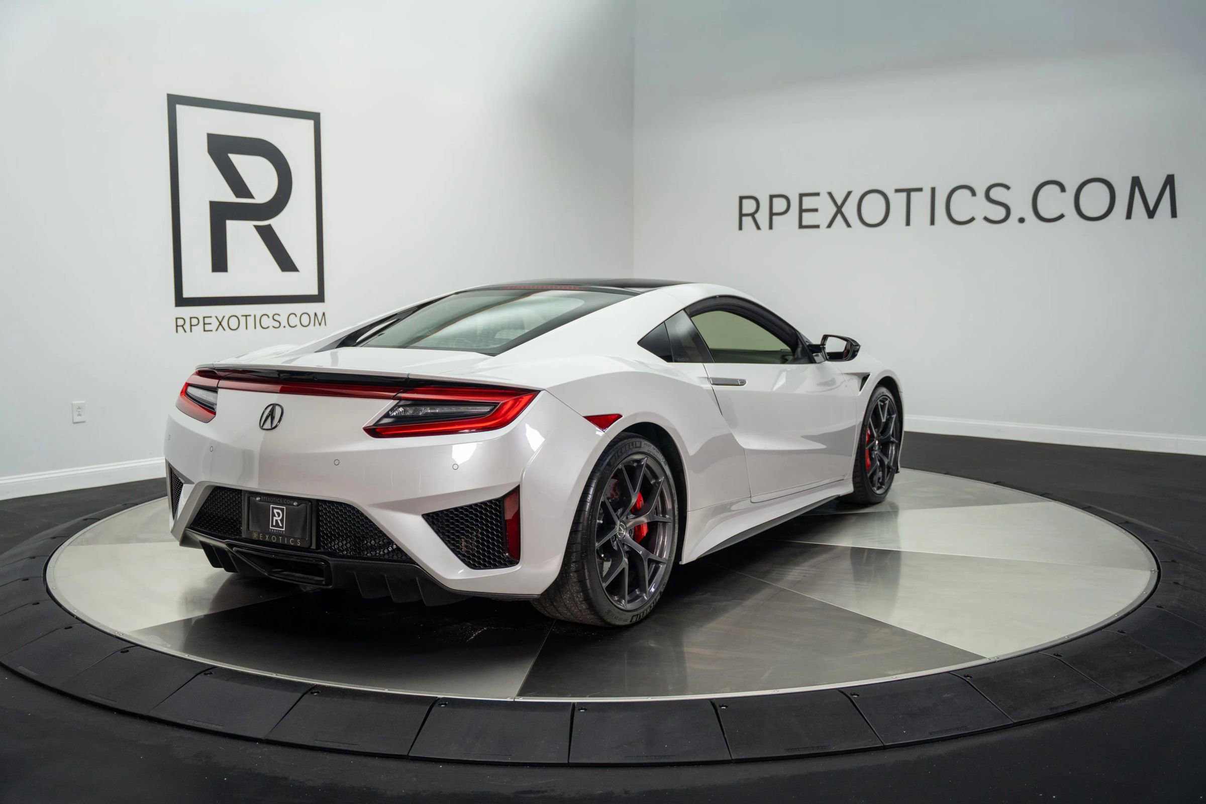 Used 2017 Acura NSX image 4