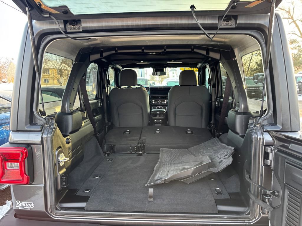 Used 2024 Jeep Wrangler Sport S image 11