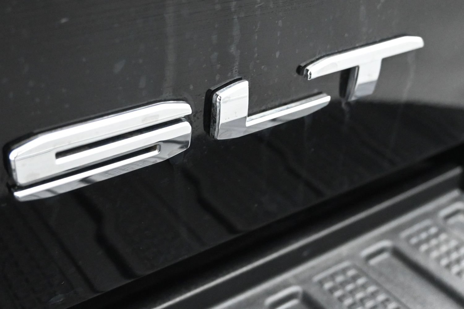 Used 2026 GMC Sierra 1500 SLT AWD/4WD image 12