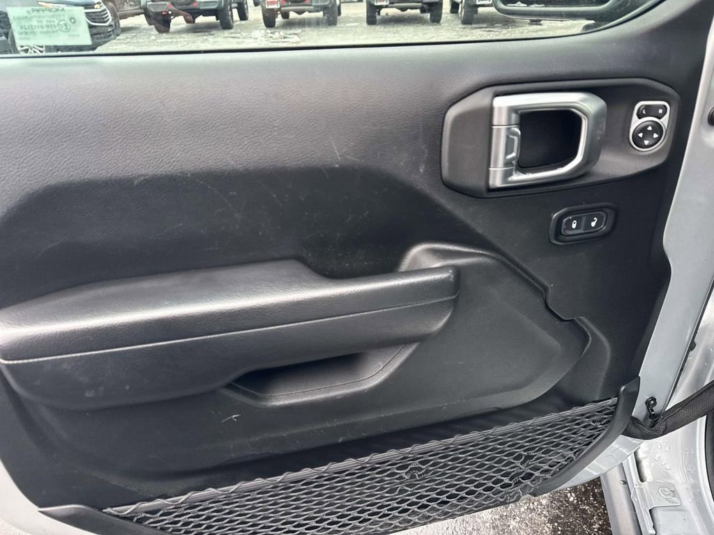 Used 2023 Jeep Wrangler Unlimited image 11