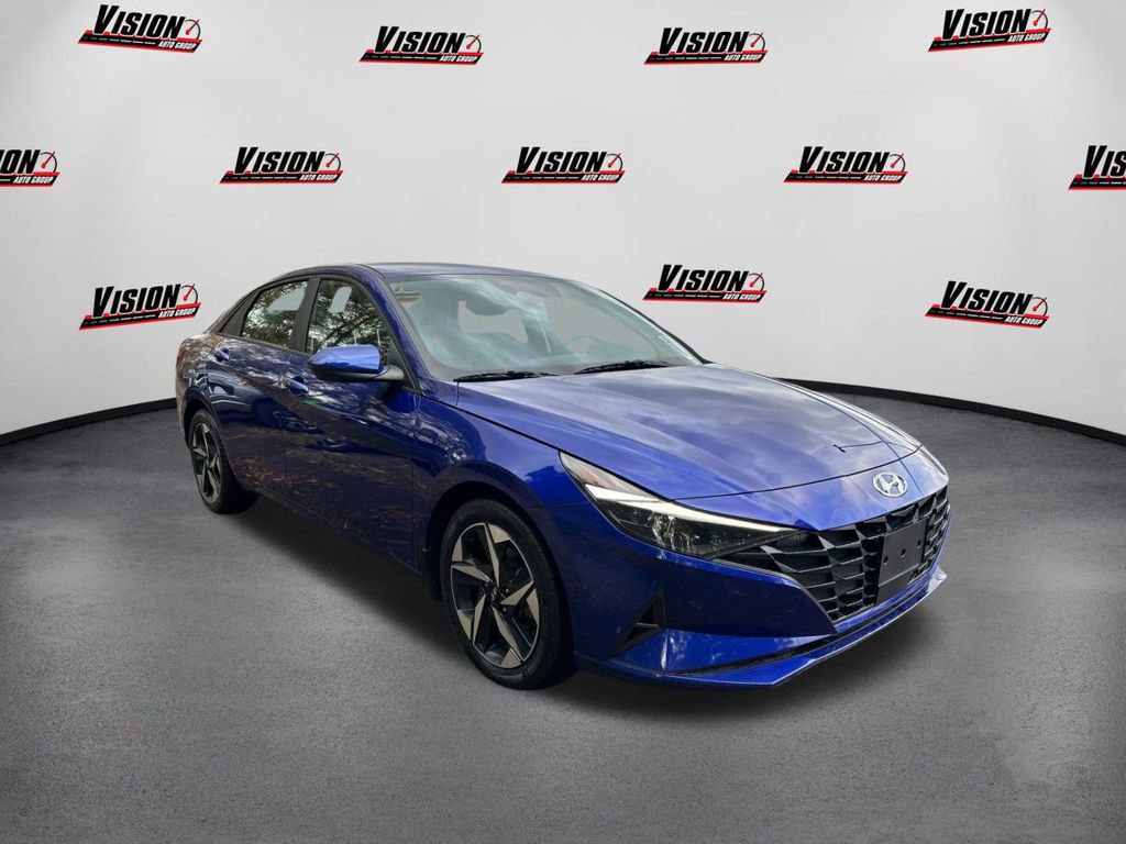 Used 2023 Hyundai Elantra SEL w/ Convenience Package image 3