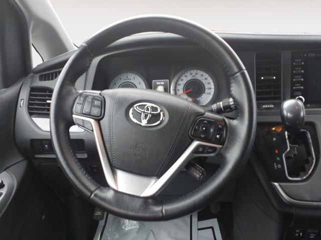 Used 2020 Toyota Sienna SE w/ SE Preferred Package AWD/4WD image 12