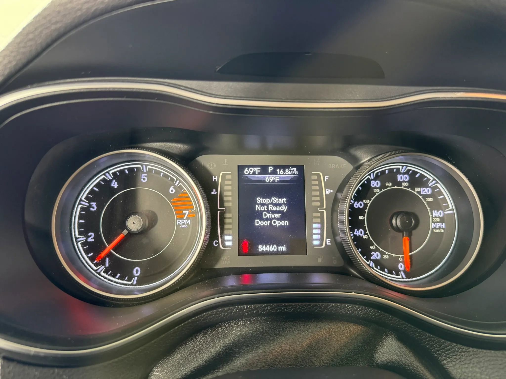 Used 2019 Jeep Cherokee Latitude w/ Cold Weather Group AWD/4WD image 14
