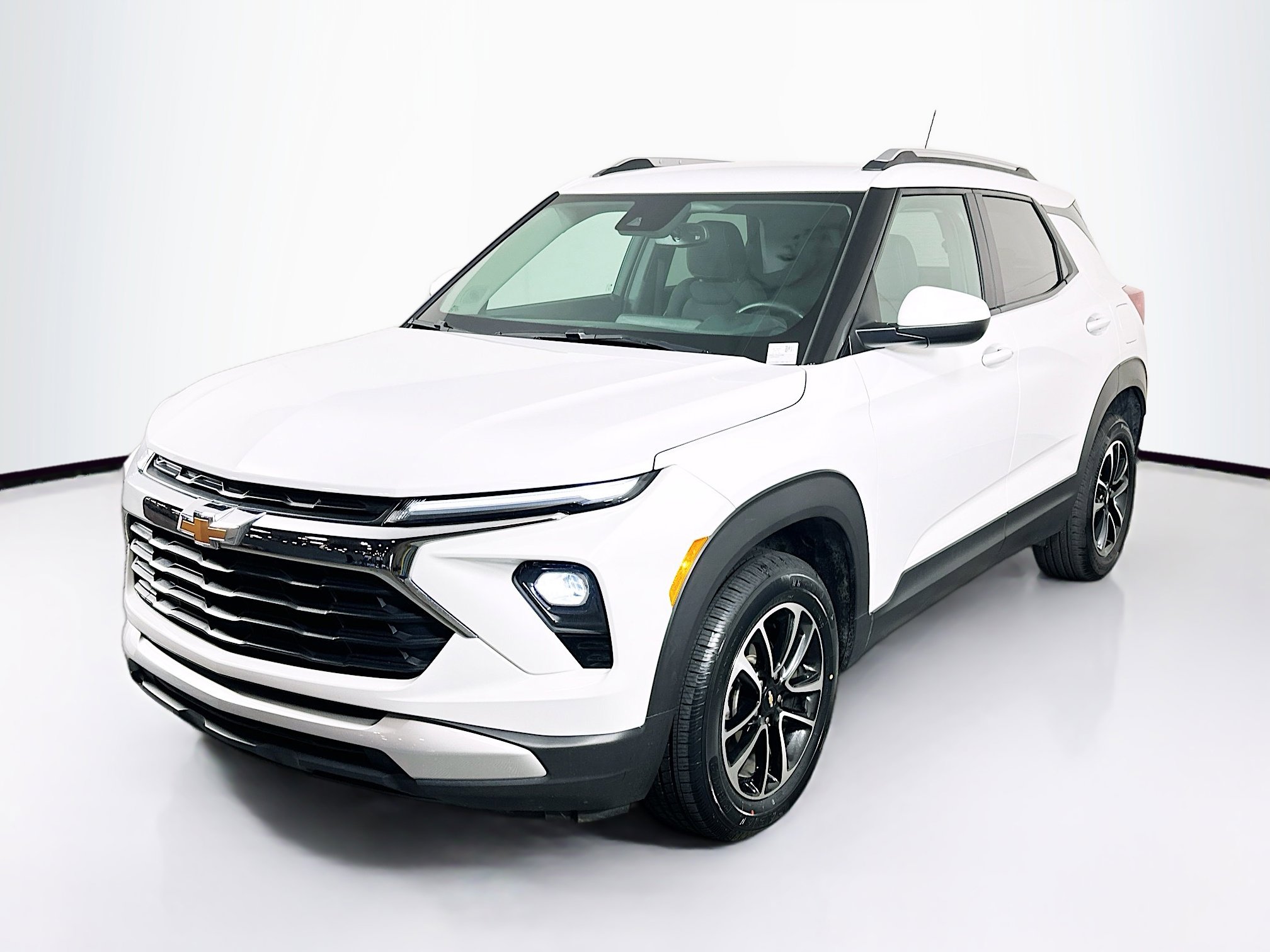 Used 2024 Chevrolet TrailBlazer LT w/ Convenience Package image 3