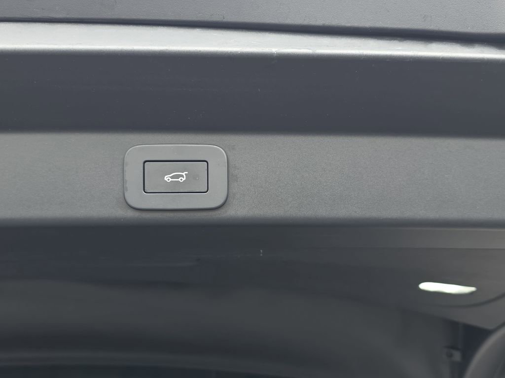 Used 2025 Land Rover Range Rover Sport SE image 16