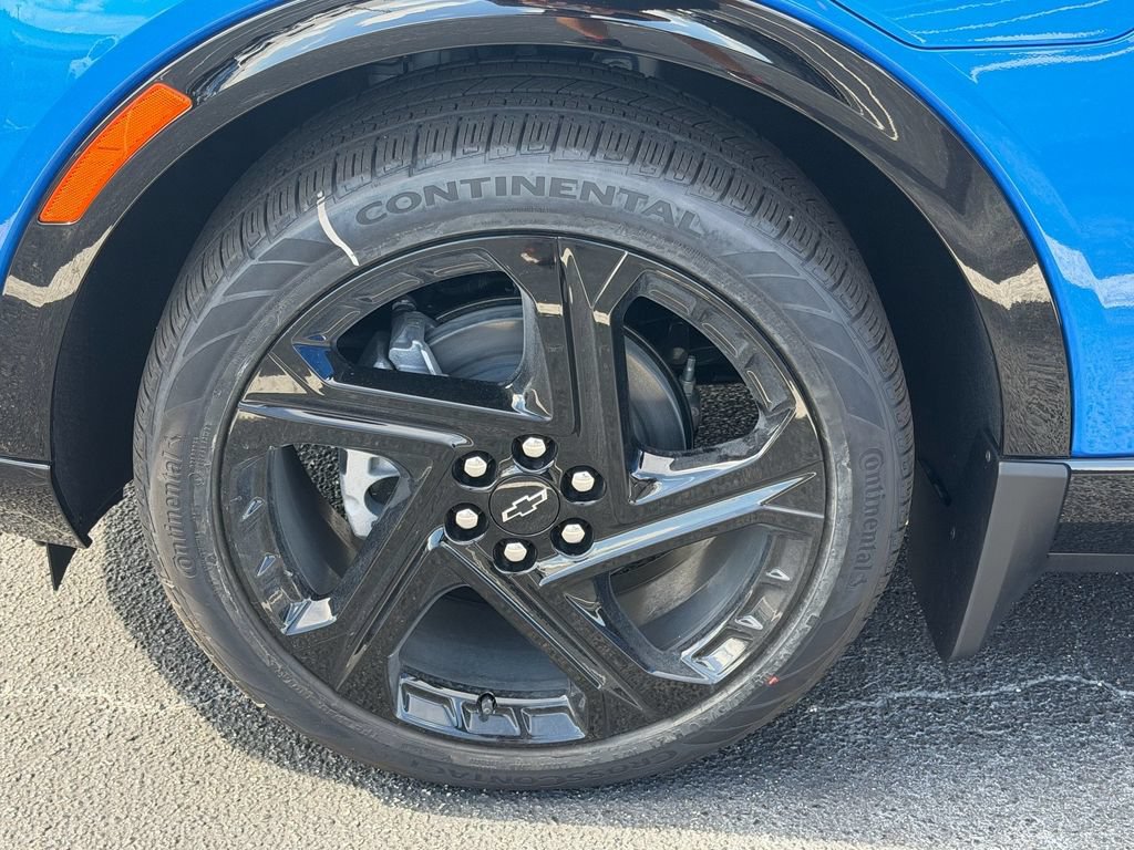New 2026 Chevrolet Equinox EV RS w/ LPO, Active Package FWD image 11
