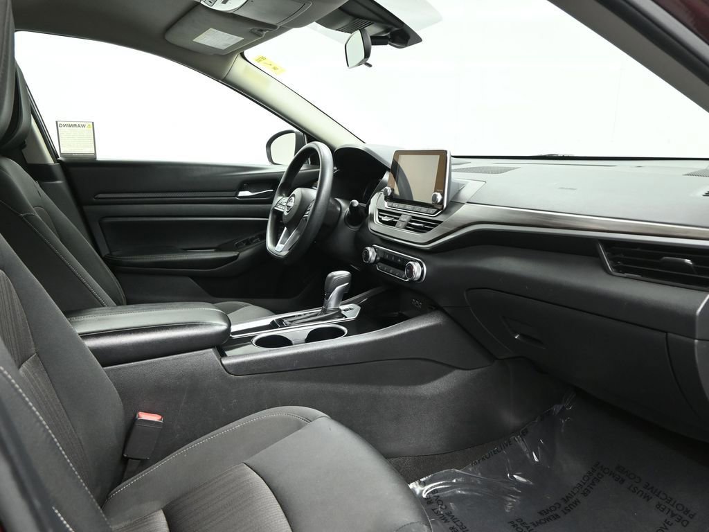 Used 2024 Nissan Altima 2.5 SV image 11