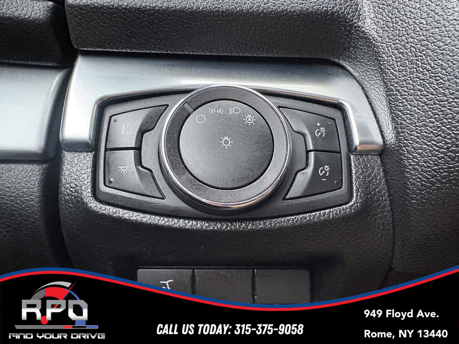 Used 2018 Ford Explorer Limited image 26