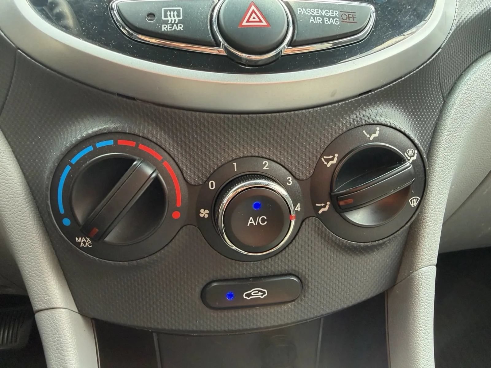 Used 2014 Hyundai Accent GLS w/ Option Group 2 FWD image 13