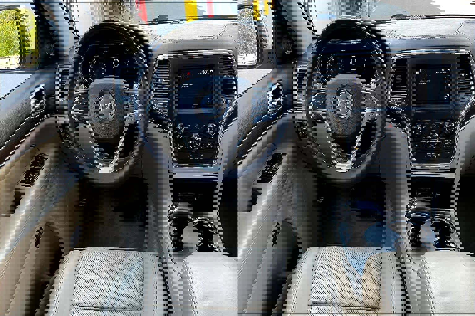 Used 2015 Jeep Grand Cherokee Overland image 6