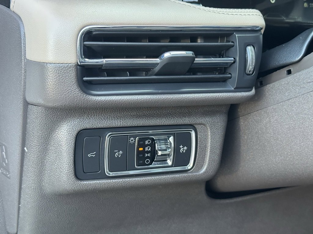 Used 2022 Lincoln Corsair Reserve w/ Equipment Group 201A image 25