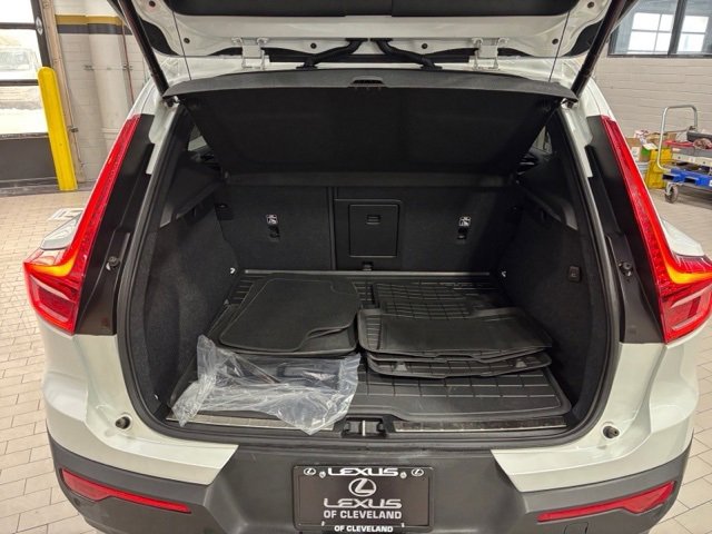 Used 2023 Volvo XC40 B4 Ultimate w/ Protection Package Premier image 25