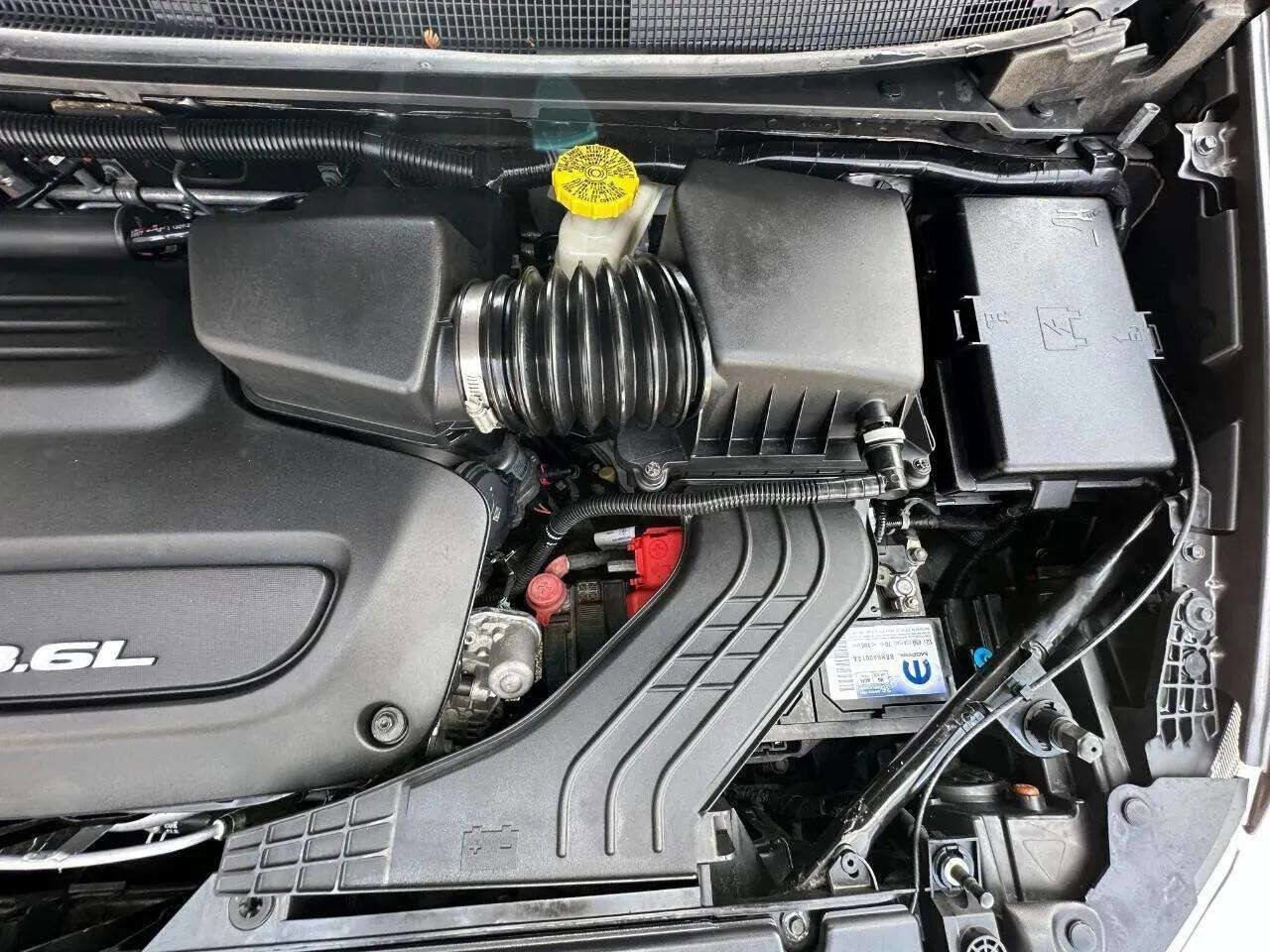 Used 2018 Chrysler Pacifica Touring-L image 35