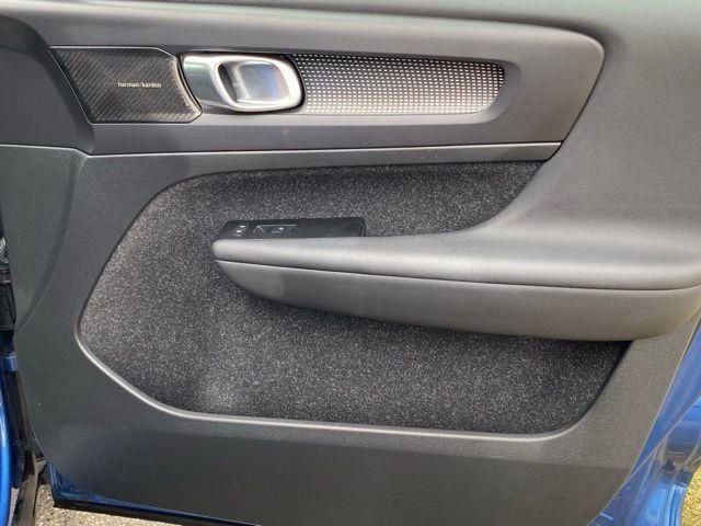 Used 2021 Volvo XC40 T5 R-Design w/ Advanced Package image 23