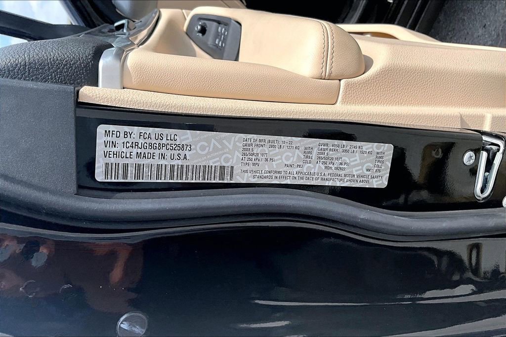 Used 2023 Jeep Grand Cherokee Limited w/ Luxury Tech Group II image 18