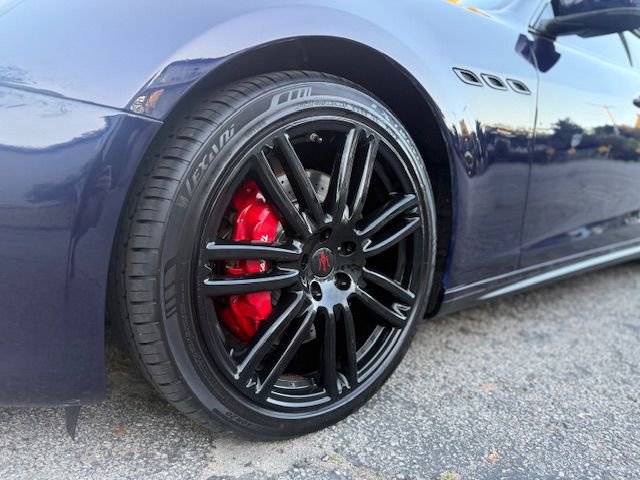 Used 2015 Maserati Ghibli RWD image 21
