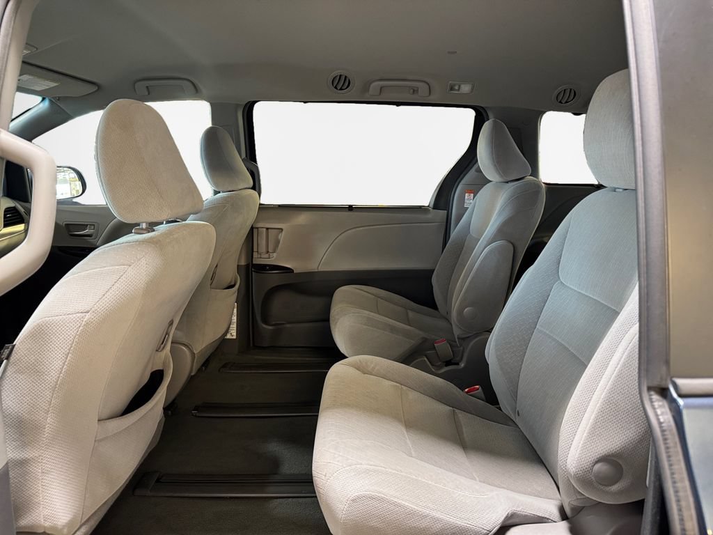Used 2015 Toyota Sienna LE AWD/4WD image 24