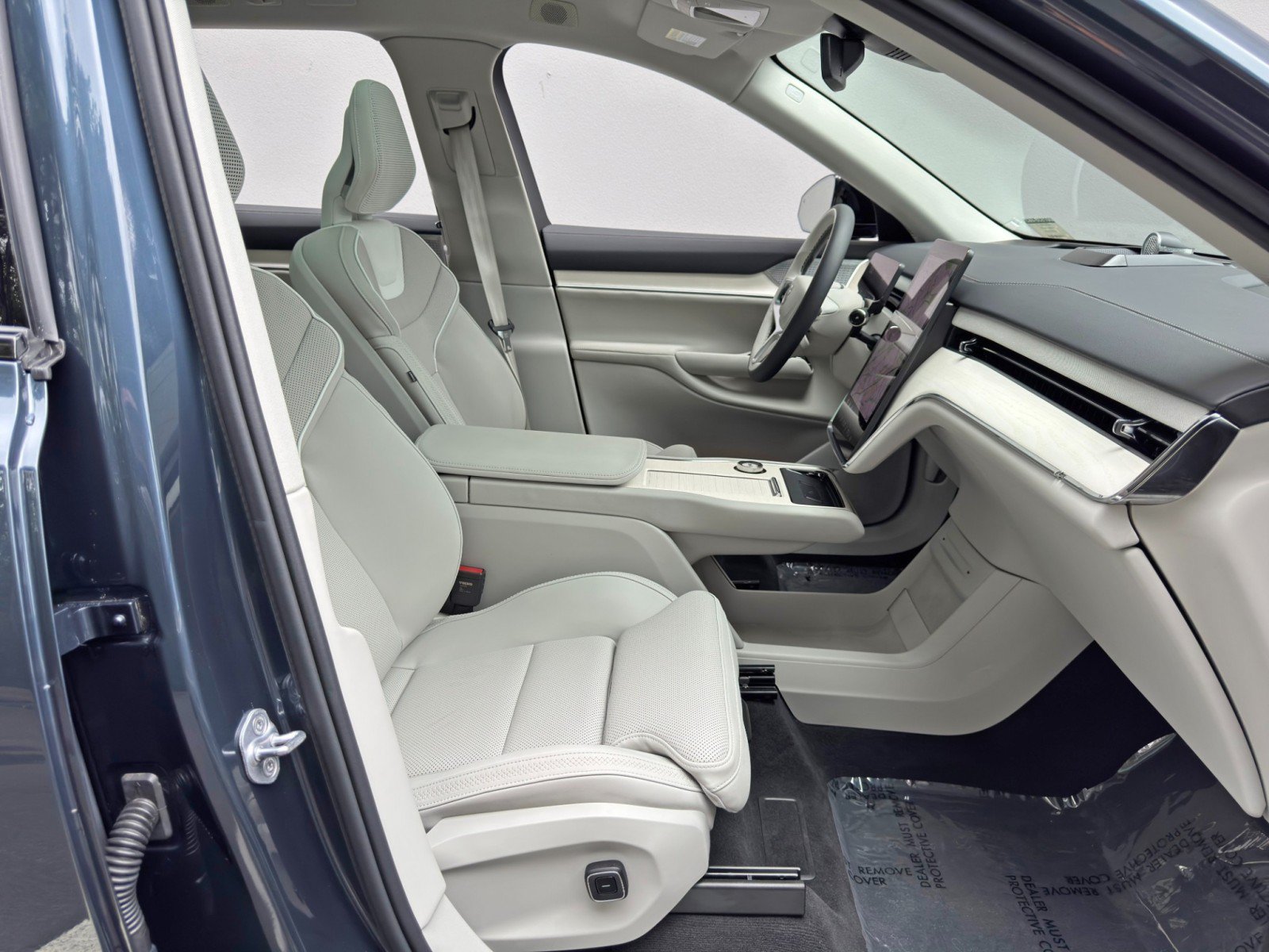 Used 2025 Volvo EX90 Ultra AWD/4WD image 16