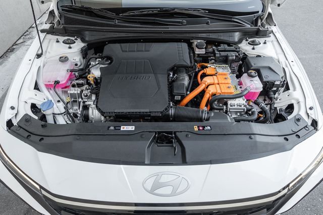 Used 2024 Hyundai Elantra Limited image 15