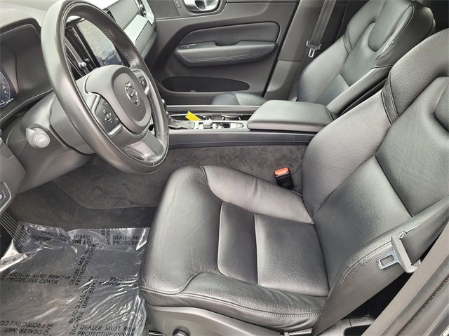 Used 2018 Volvo XC60 T6 Momentum w/ Convenience Package image 9