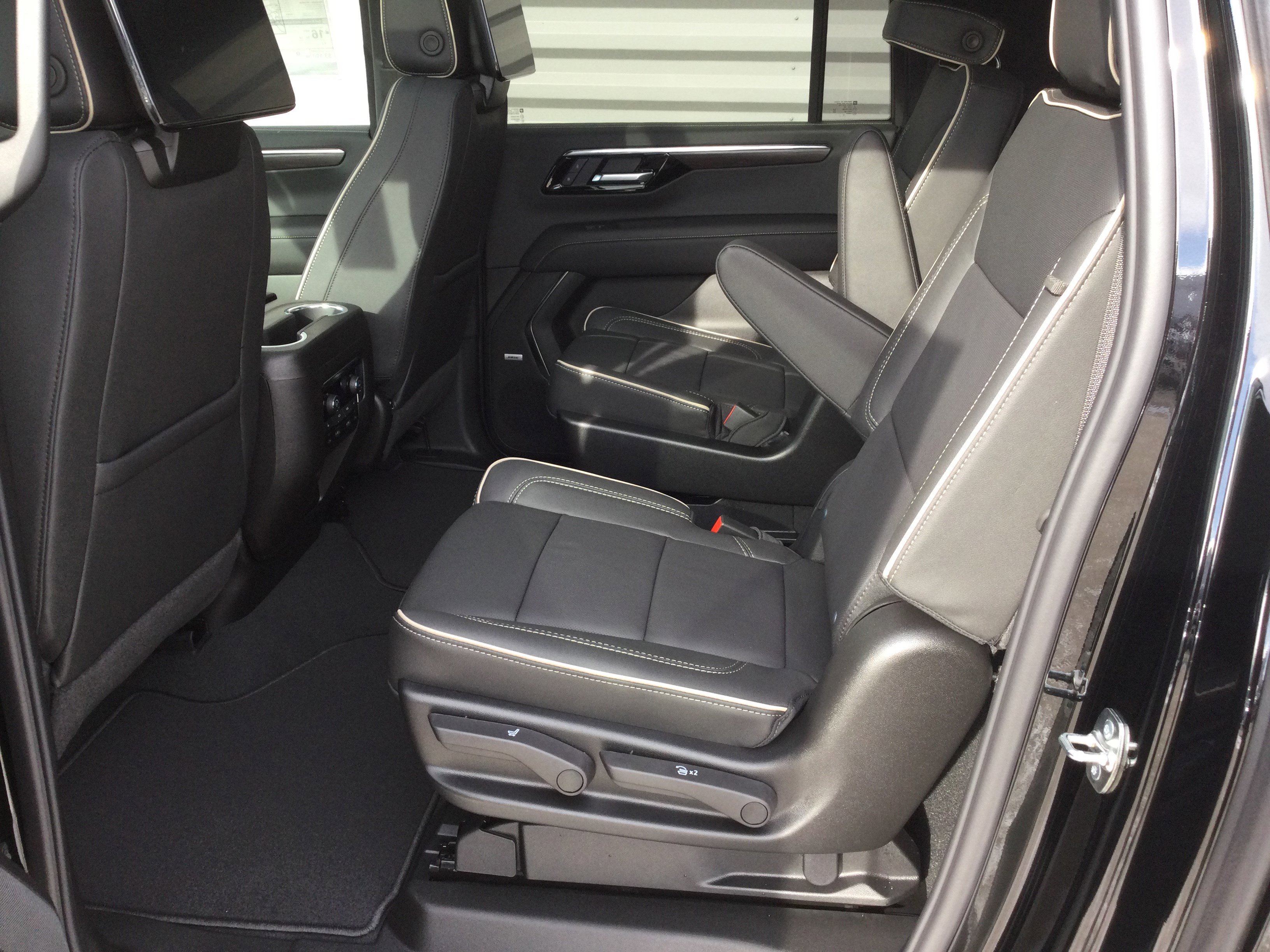 New 2026 Chevrolet Suburban Premier image 7