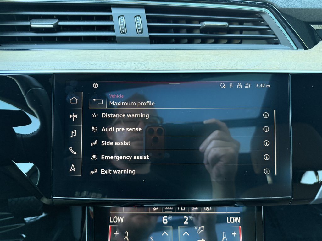 Used 2024 Audi Q8 e-tron Premium AWD/4WD image 23