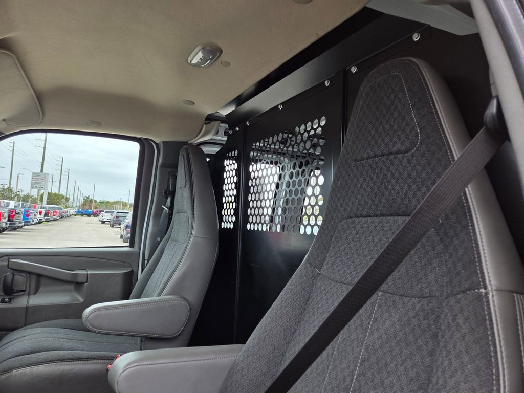Used 2024 GMC Savana 2500 w/ Driver Convenience Package image 19