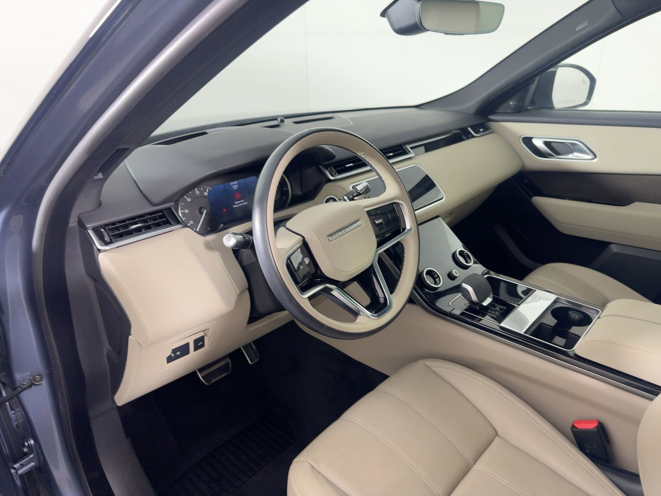 Used 2023 Land Rover Range Rover Velar R-Dynamic S image 42