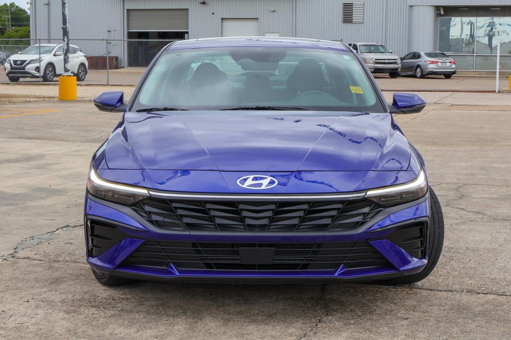 Used 2025 Hyundai Elantra Limited FWD image 23