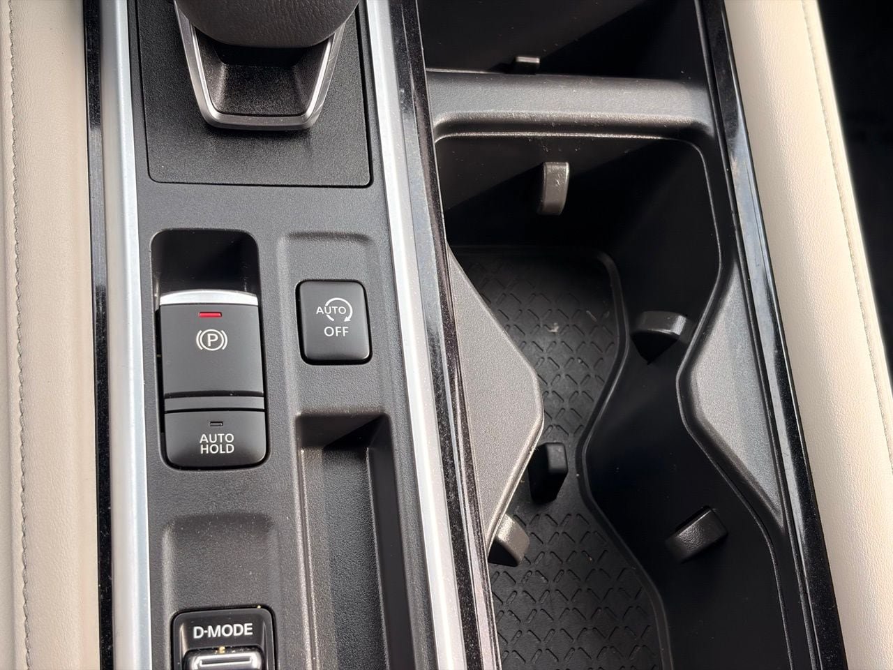 Certified 2022 Nissan Pathfinder SV w/ SV Black Package FWD image 25