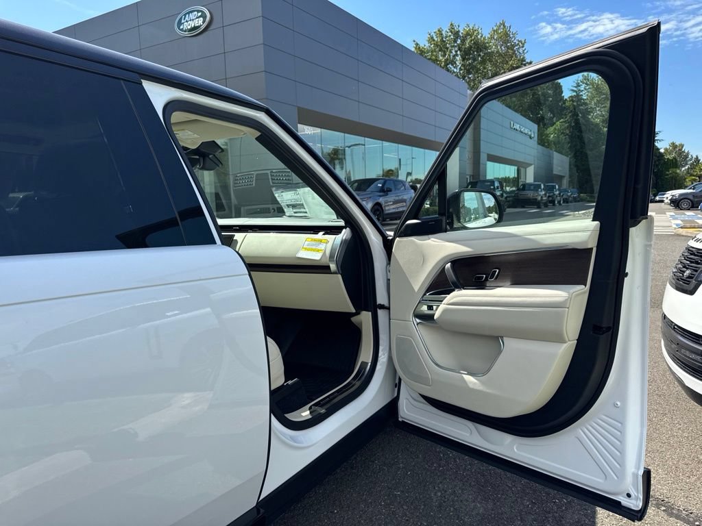 New 2026 Land Rover Range Rover Long Wheelbase SE AWD/4WD image 19