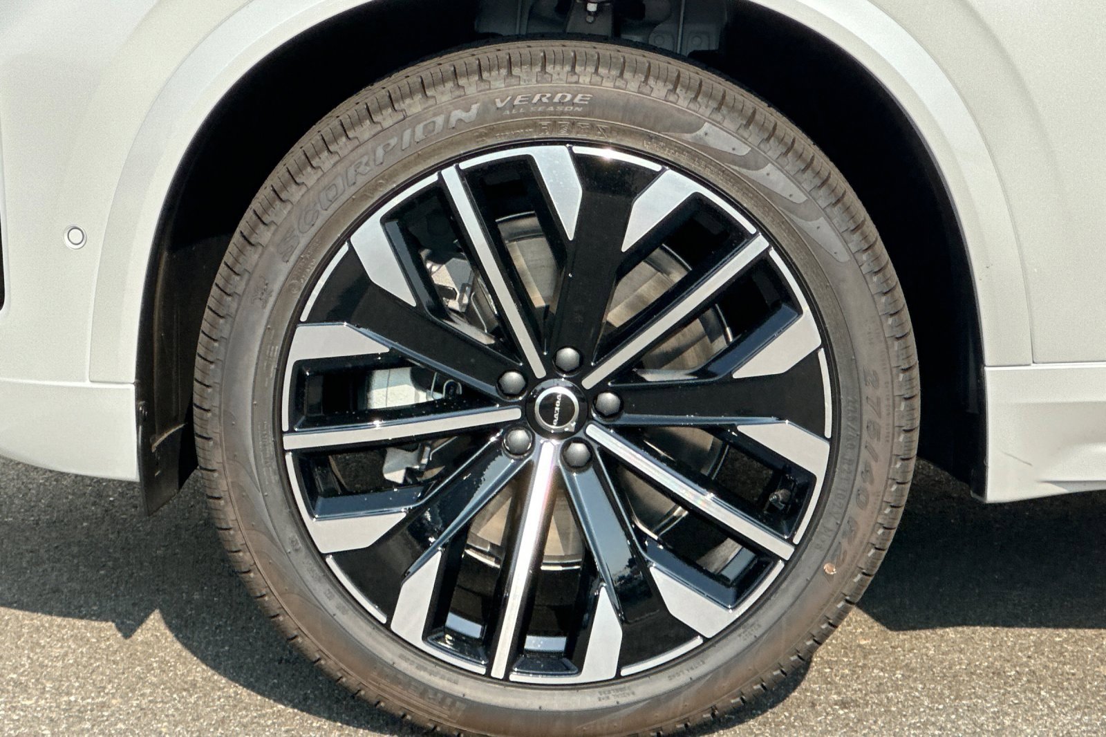 New 2026 Volvo XC90 B6 Plus w/ Protection Package Premier image 34
