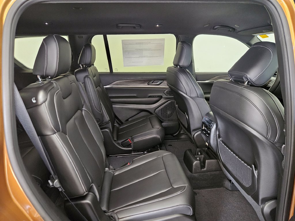 New 2026 Jeep Grand Cherokee L Limited AWD/4WD image 10