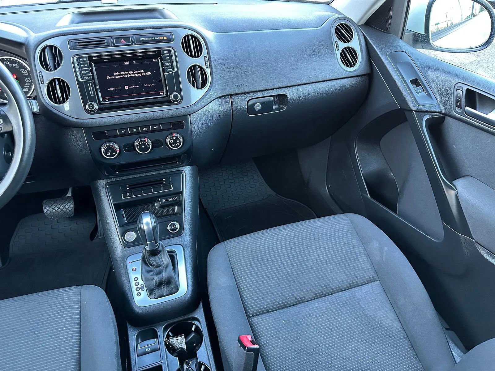 Used 2017 Volkswagen Tiguan Limited w/ Premium Package image 13