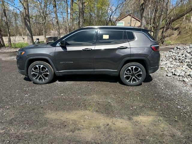Used 2022 Jeep Compass Limited w/ Sun and Sound Group AWD/4WD image 2