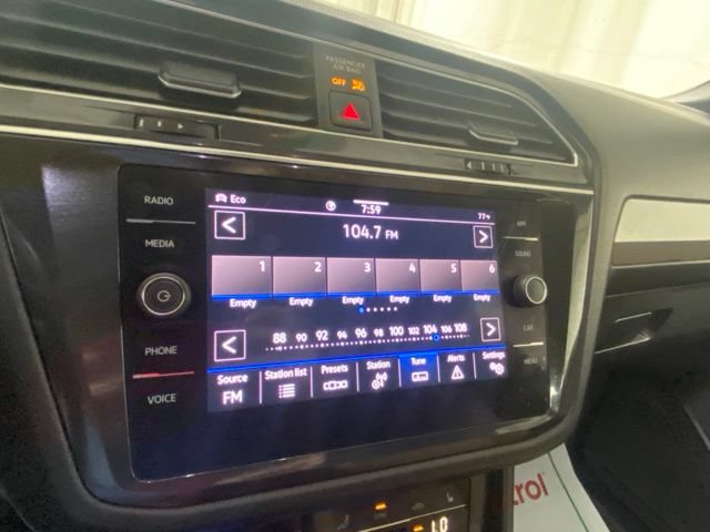 Used 2022 Volkswagen Tiguan SE AWD/4WD image 19