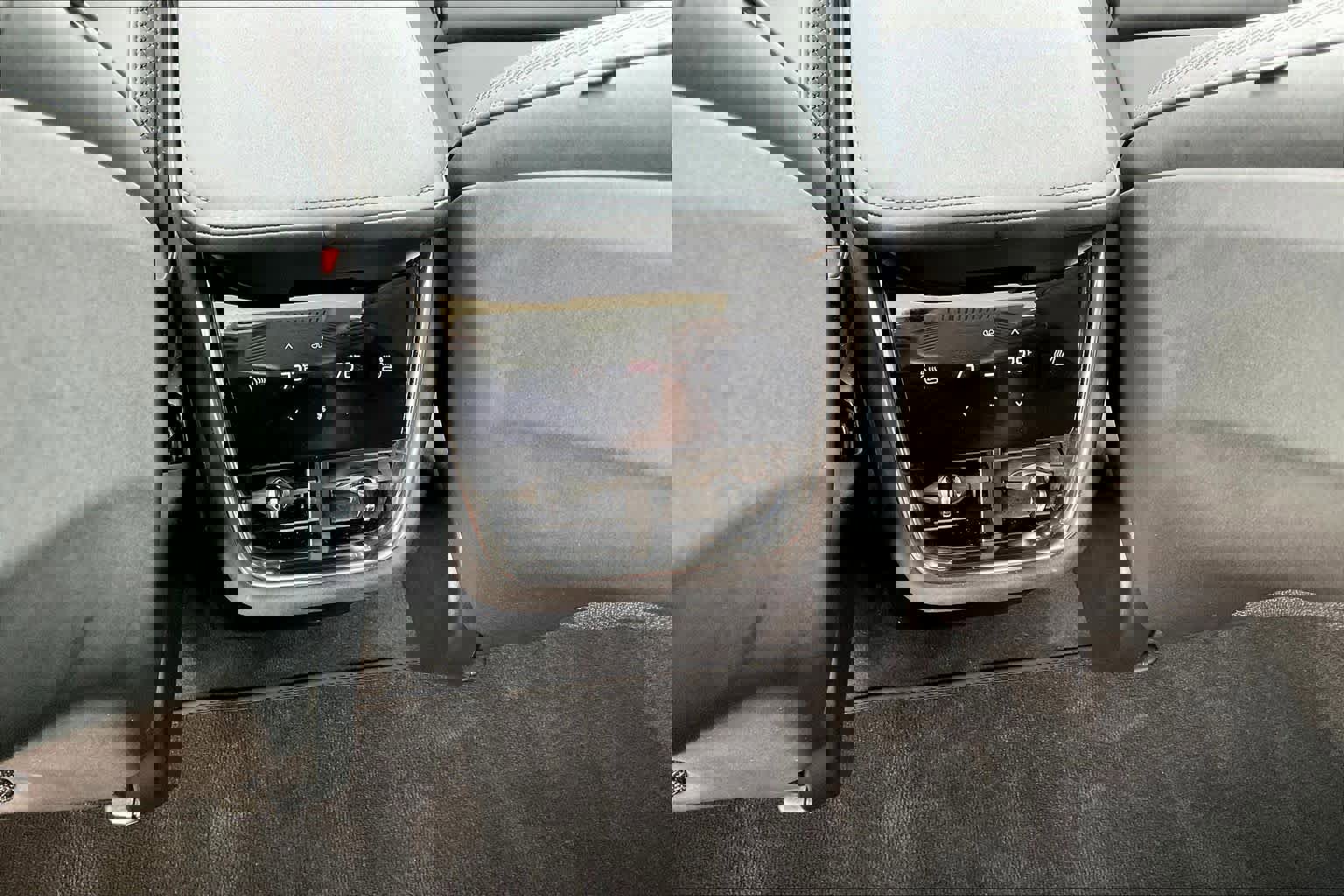 Used 2025 Volvo EX90 Ultra image 38