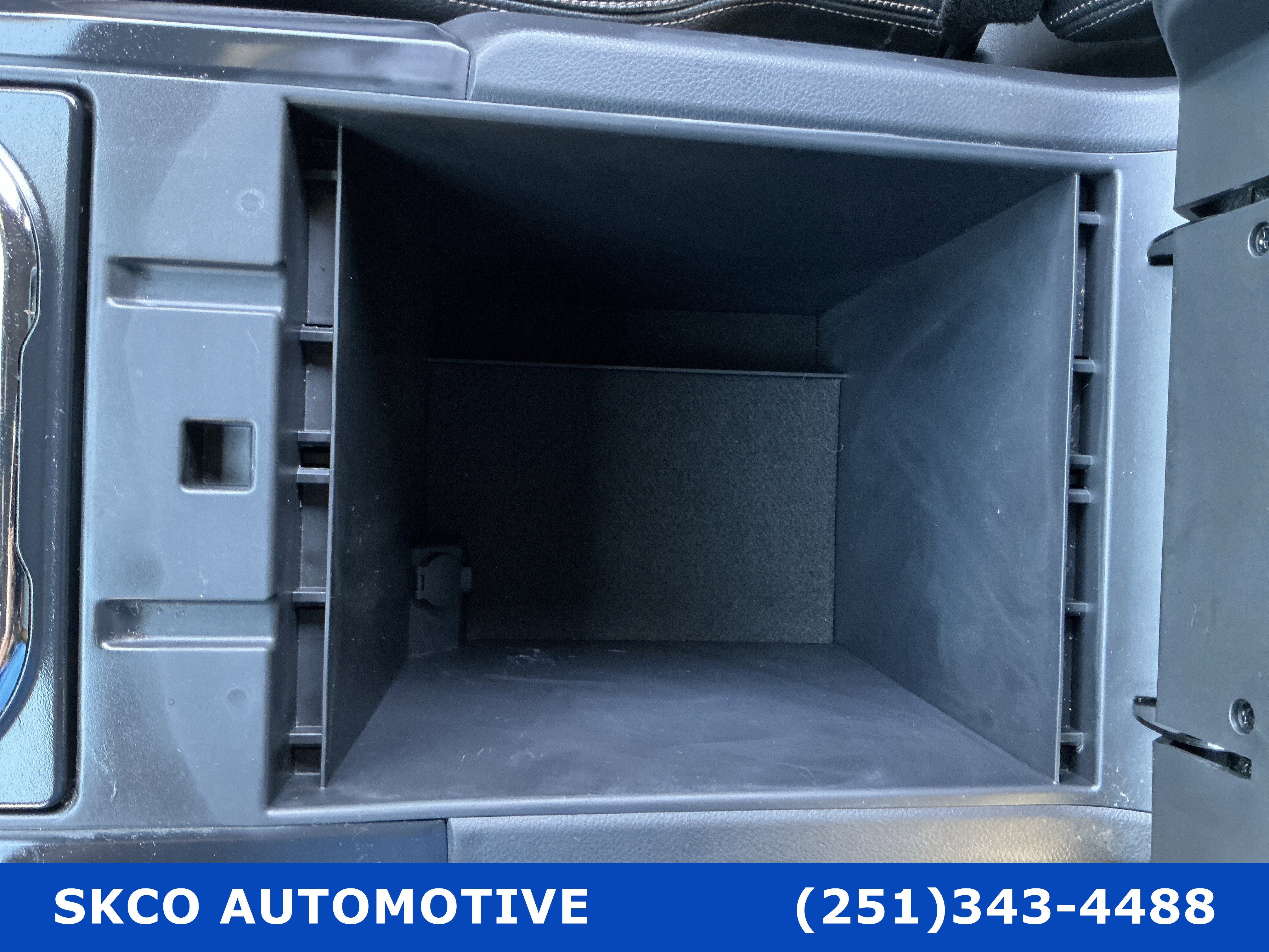 Used 2018 Nissan Titan SL w/ Midnight Edition image 25