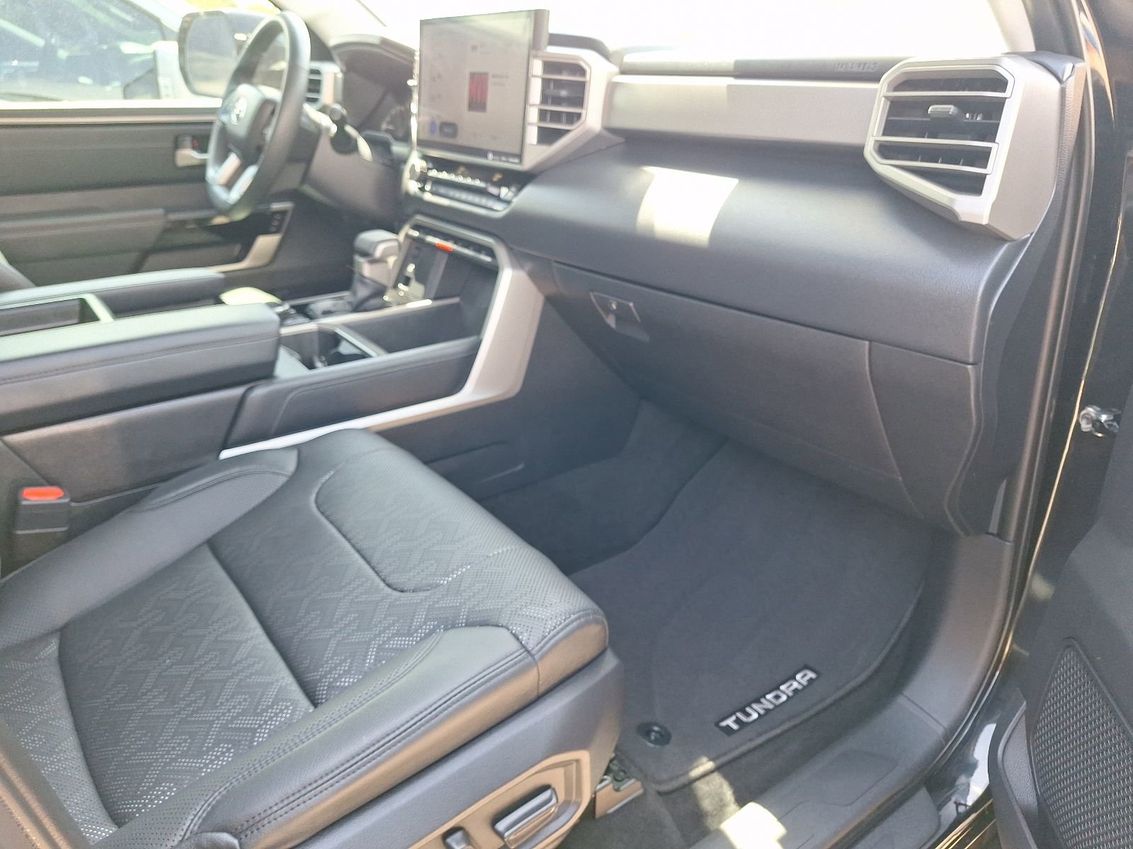 Used 2022 Toyota Tundra Limited AWD/4WD image 32