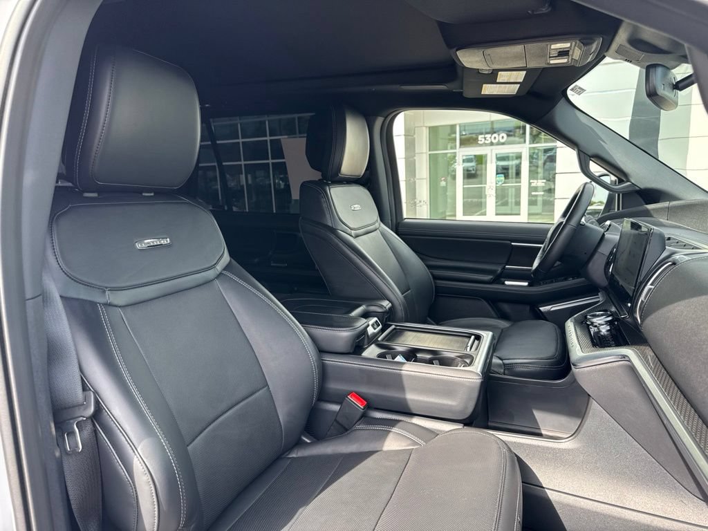 Used 2026 Ford Expedition Platinum w/ Stealth Performance Package AWD/4WD image 16