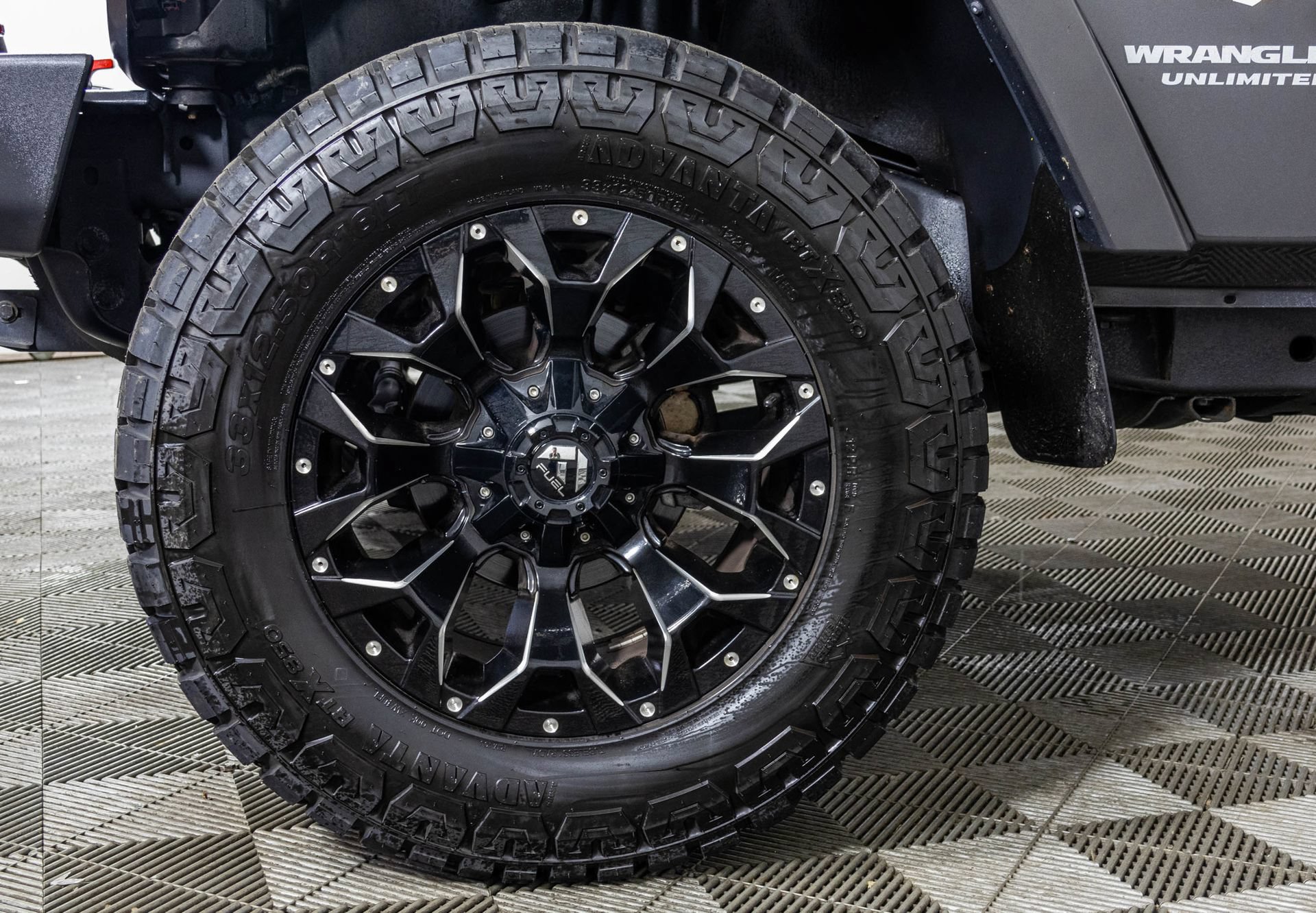 Used 2017 Jeep Wrangler Unlimited Sahara w/ Connectivity Group AWD/4WD image 46