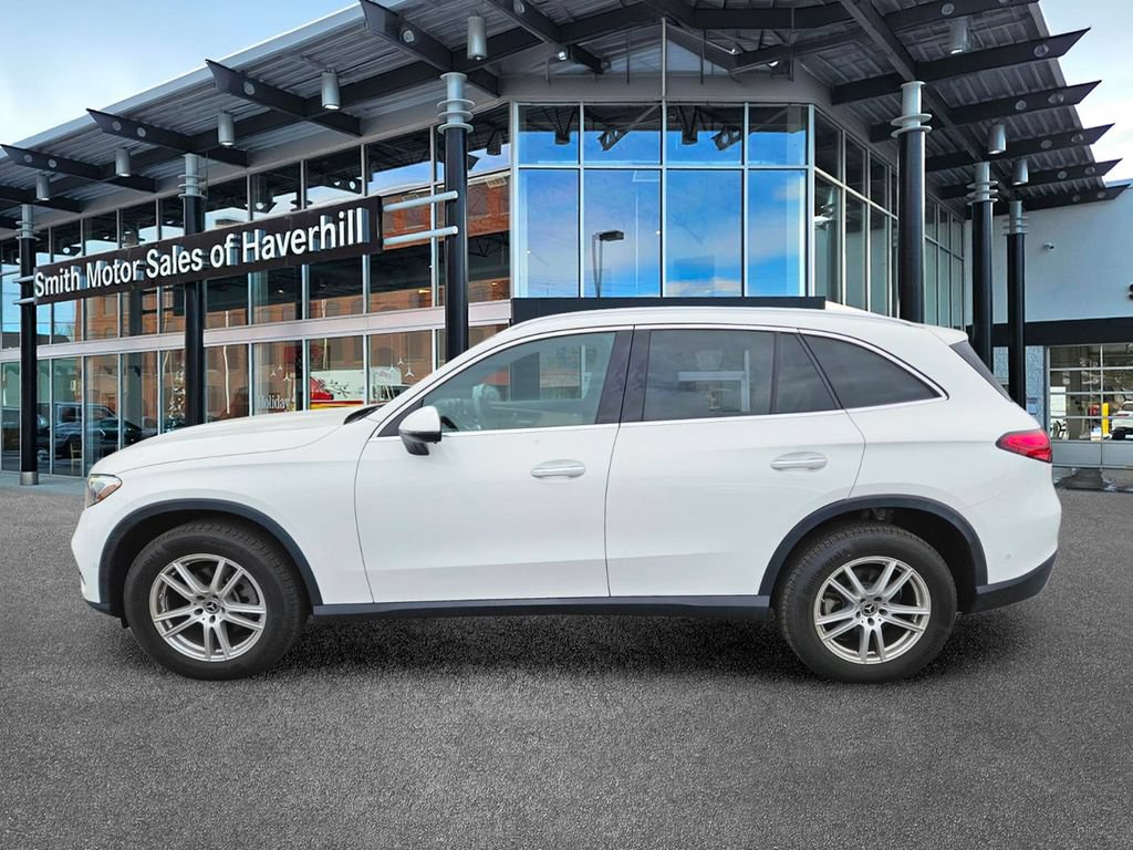 Used 2025 Mercedes-Benz GLC 300 4MATIC image 2