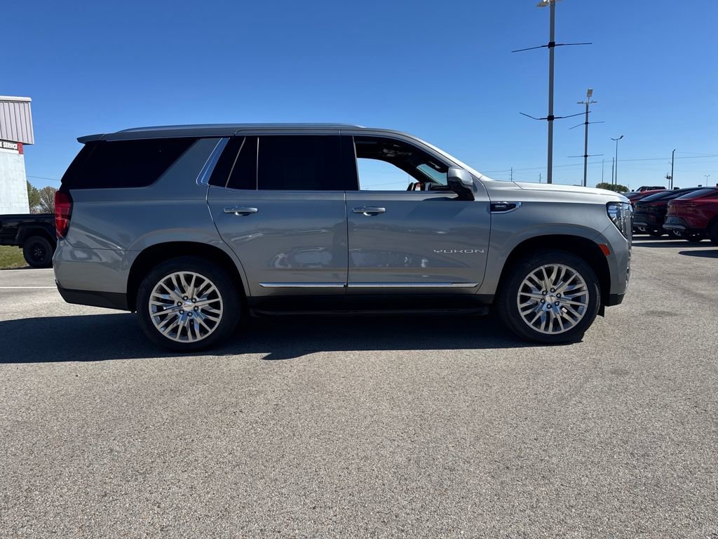 Used 2023 GMC Yukon SLT w/ SLT Premium Package image 8