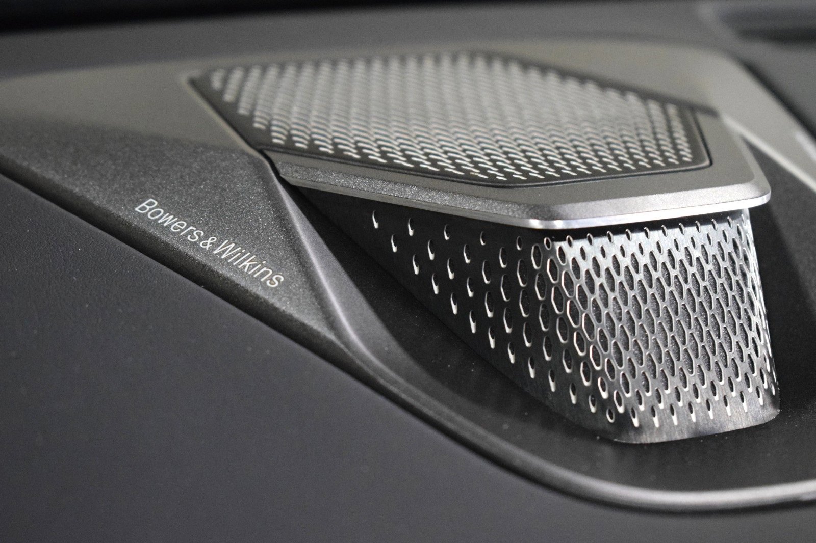 Used 2025 Aston Martin Vanquish image 28