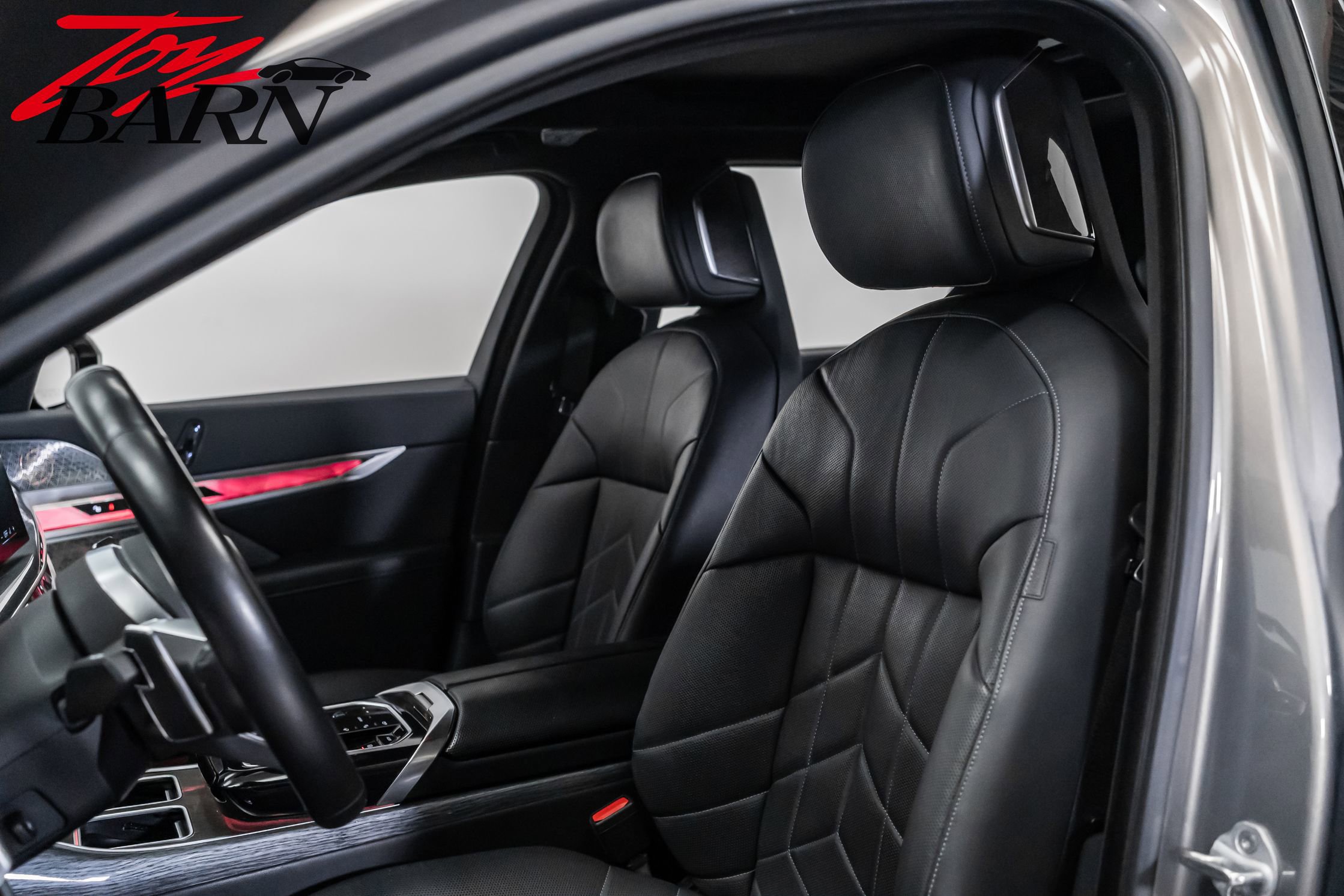 Used 2024 BMW 760i xDrive w/ Executive Package image 25